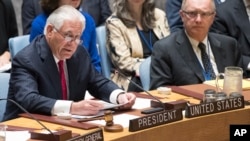 Menteri Luar Negeri Amerika Serikat, Rex Tillerson, dalam pertemuan tingkat menteri Dewan Keamanan PBB yang membahas masalah situasi di Korea Utara, 28 April 2017, di Markas Besar PBB, New York, AS. (AP Photo/Mary Altaffer) . 