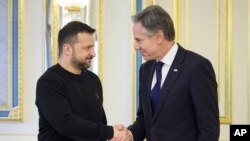 Белата куќа соопшти дека САД „прават се што е можно“ за да испорачаат оружје во Украина.