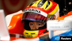 Rio Haryanto dari tim Manor saat berlatih di Silverstone, Inggris, Juli 2016. (Reuters/Andrew Boyers)