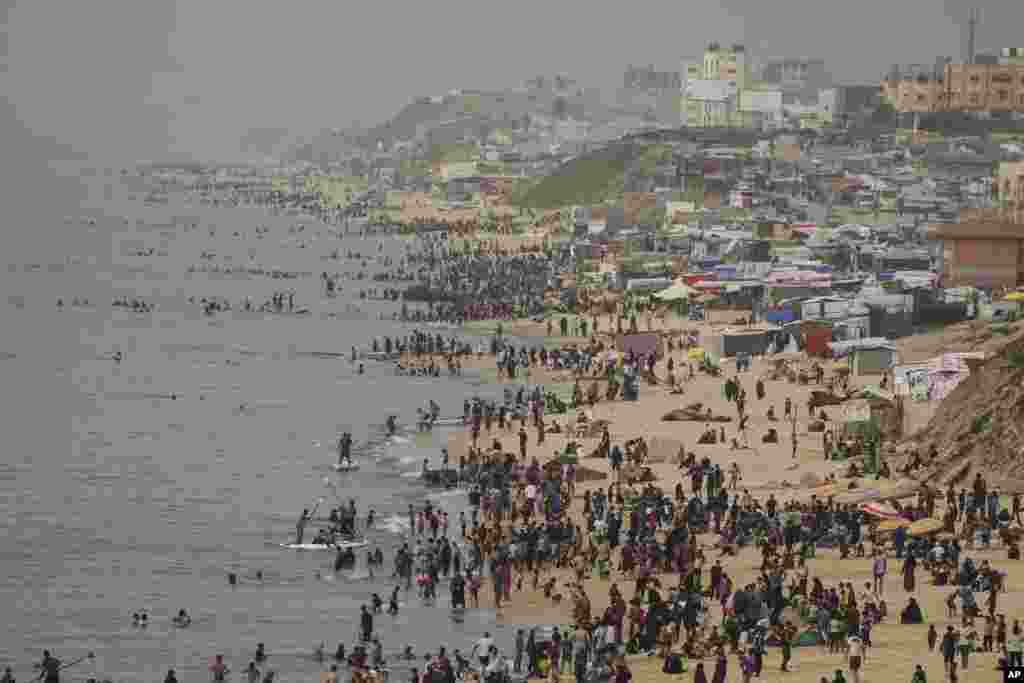 گرمای شدید در غزه و رو آوردن مردم به ساحات ساحلی