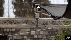 Kamera keamanan yang dipasang di pintu masuk komplek Al-Aqsa akhirnya dibongkar oleh pasukan keamanan Israel (foto: dok),