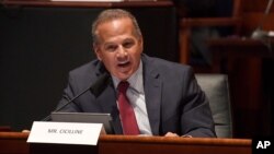 Републиканскиот конгресмен Крис Смит, пак рече дека е важно да се осигура како се трошат парите на САД што се одобруваат за Украина