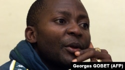 Gibril Massaquoi dans sa maison en Sierra Leone, le 26 septembre 2001.