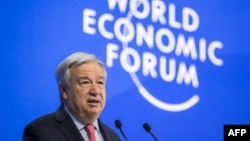 안토니우 구테흐스 유엔 사무총장이 17일 스위스 다보스 세계경제포럼(WEF·다보스포럼)에서 연설하고 있다.