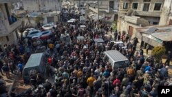 در جریان درگیری‌ها اخیر، کم از کم ۹۰ نیروهای امنیتی حکومت جدید سوریه نیز کشته شده‌اند