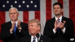 លោក​ប្រធានាធិបតី​ ដូណាល់ ត្រាំ​ថ្លែង​សុន្ទរកថា​ទៅ​កាន់​សភា ក្នុង​វិមាន​សភា Capitol Hill រដ្ឋធានី​វ៉ាស៊ីនតោន កាលពី​ថ្ងៃទី២៨​ ខែកុម្ភៈ ឆ្នាំ២០១៧។