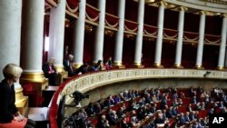 FILE - Visitors, top, and parliament members attend the questions to the government session at the National Assembly in Paris, Dec.4, 2018. 