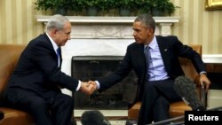 Presiden AS Barack Obama (kanan) menerima PM Israel Benjamin Netanyahu di Gedung Putih hari Senin (9/11).