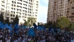 Mitinqdə minlərlə insan iştirak edir