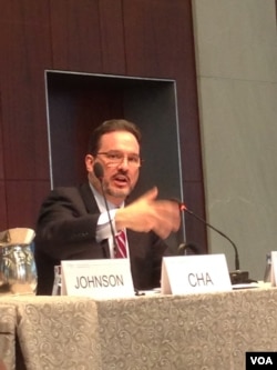 战略与国际研究中心亚洲问题专家格林（美国之音 钟辰芳拍摄）