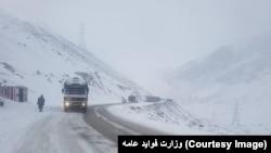 وزارت فواید عامۀ حکومت طالبان گفته که در حال حاضر، برفباری و طوفان در ساحه متوقف شده و تلاش‌ها برای پاکسازی این شاهراه از وجود برف جریان دارد.