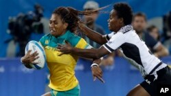 Australia's Ellia Green, left, breaks away from Fiji's Raijieli Daveua during a women's rugby sevens match at the Summer Olympics in Rio de Janeiro, Brazil, Aug. 6, 2016.