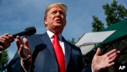 도널드 트럼프 미국 대통령이 15일 백악관에서 기자들과 만나 미북 정상회담 성과와 앞으로의 비핵화 과정 등에 관해 설명했다.