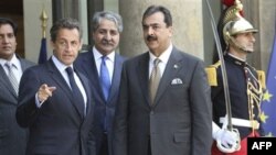 Pokiston Bosh vaziri Yusuf Rizo G'iloniy Fransiyaga safaridan qaytar ekan, "yurtim terrorizmga qarshi jangda asosiy frontga aylangan" deydi