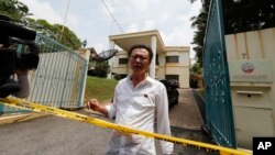 A North Korean embassy employee asks police if staff are allowed to leave as police put a cordon at the embassy in Kuala Lumpur, Malaysia, March 7, 2017.