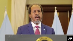 Le président somalien Hassan Sheikh Mohamud s'adresse aux députés à Mogadiscio, en Somalie, le mercredi 21 février 2024. (Photo AP/Farah Abdi Warsameh)