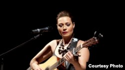 Mira Awad in concert (Photo by Nanni Fontana)