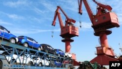 Cars to be exported are seen at a port in Lianyungang in China's eastern Jiangsu province on May 31, 2018. A European Union official says the EU will not “gang up” with China against the United States, even if the trade group opposes America’s protectionist policies. (AFP PHOTO)