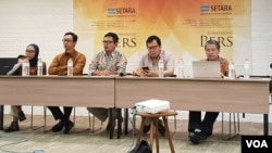 Para peneliti Setara saat menyampaikan kajian kebijakan terkait radikalisme di kalangan ASN di Hotel Ibis Jakarta, Rabu (23/1). Foto: Ahmad Bhagaskoro