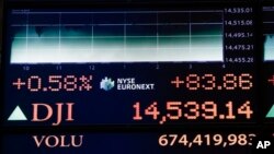 Papan di lantai bursa saham New York (NYSE) menunjukkan kenaikan indeks untuk Dow Jones Industrial (DJI) hingga level 14,539 saat ditutupnya transaksi (14/3). 