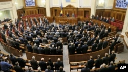 Parlemen Ukraina hari Rabu (28/1) menyetujui UU amnesti bagi para demonstran yang ditangkap (foto: dok). 