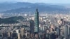Nan Shan Plaza (kiri) dan gedung landmark Taiwan Taipei 101, 19 Agustus 2018. (Foto: REUTERS/Tyrone Siu)