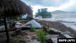 Buntut banjir bandang di Lembata, Flores Timur, puluhan orang hilang setelah banjir bandang dan tanah longsor menewaskan lebih dari 70 orang di Indonesia dan Timor Timur. (Foto: BNPB via AFP)