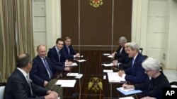 Pertemuan Menlu AS John Kerry dan Presiden Rusia Vladimir Putin