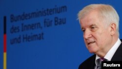 هورست زهوفر وزیر کشور آلمان - آرشیو