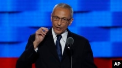 Ketua tim kampanye Hillary Clinton, John Podesta, dalam Konvensi Nasional Partai Demokrat di Philadelphia, Juli 2016.