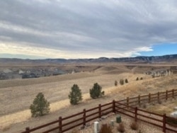 ທີວທັດຢູ່ຫລັງບ້ານຂອງທ່ານນາງມາລີຄຳ ຂັນທະພິໄຊ ທີ່ເມືອງແຈັຟເຟີຊັນຄາວຕີ ຂອງລັດໂຄໂລຣາໂດ.