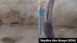 A Coki, la qualité de l’eau ne rassure pas les populations, 28 août 2019. (VOA/Seydina Aba Gueye)