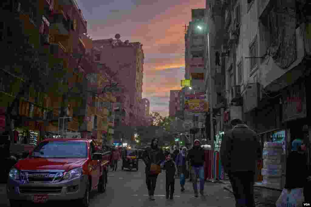 African refugees can find affordable apartments on Hassanin Desouki street. However, both the Sudanese and long-time Cairo residents face culture shock when dealing with each other. (H. Elrasam/VOA)