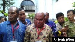 Gubernur Papua Lukas Enembe di Komples Istana Kepresidenan, Kamis 25 Januari 2018. (Foto:VOA/ Andylala)