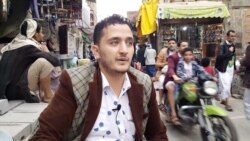 Mohammed Ali Al-Khawlani, 23, makes clay pots for cooking in Sanaa's ancient Old City where most people are not practicing social distancing, May 7, 2020. (VOA/Naseh Shaker)