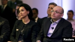 جیسون رضائیان و همسرش یگانه رضائیان