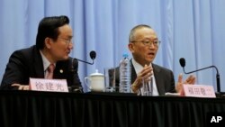Keiji Fukuda, Assistant Director-General for Health Security and Environment of World Health Organization (WHO), right, answers questions during Shanghai press conference, April 22, 2013.
