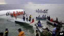 Pesawat Boeing 737 Lion Air mengalami kecelakaan di perairan Selat Bali (13/4). 