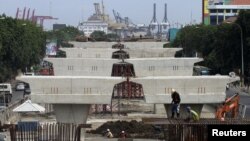 Pembangunan jalan tol di Jakarta. (Foto: Dok)