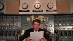 Predsjednik Ronald Reagan drži nedjeljno obraćanje naciji preko radija 9. novembra 1985. u studiju Glasa Amerike u Washingtonu. 1985. Glas Amerike je obraćanje emitovao u Sovjetski Savez. (Foto: AP)