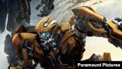 เผยบางส่วนของหนังภาคแยก Bumblebee ในฉากยุค 80