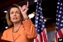 Demokrat qonunchi Nensi Pelosi, sobiq spiker, Kongressdagi eng qudratli ayol sifatida ko'riladi