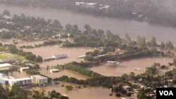 Total kerugian akibat banjir di negara bagian Queensland, Australia bisa mencapai 13 miliar dolar.