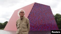FILE - Artist Christo stands in front of his work The London Mastaba, on the Serpentine in Hyde Park, London, Britain, June 18, 2018. (REUTERS/Simon Dawson/File Photo)