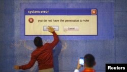 Hong Kongers Prepare to Leave Protest Sites 