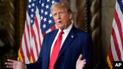 共和党总统候选人、前总统特朗普2024年3月4日在佛罗里达州海湖庄园发表讲话。