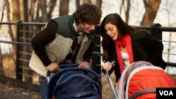 Hubungan dengan pasangan Anda dapat tetap harmonis, bila masing-masing berusaha mempertahankan keintiman.