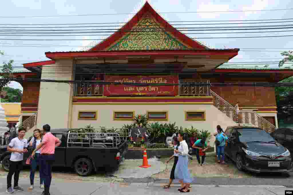 វត្ត​ស៊ីសុដារាម ដែល​មាន​ទីតាំង​ក្នុង​ទីក្រុង​បាងកក ប្រទេស ជា​វត្ត​ដែល​ពលរដ្ឋ​ខ្មែរ​នៅ​ទីនោះ​ប្រារព្ធ​ពិធី​បុណ្យ​ភ្ជុំបិណ្ឌ នៅ​ថ្ងៃទី​២២​ ខែ​កញ្ញា ឆ្នាំ​២០១៩។ (កាន់ វិច្ឆិកា/VOA) &#160;