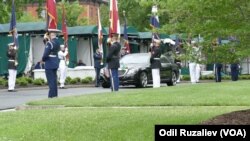 O'zbekiston Prezidenti Shavkat Mirziyoyev Oq uyda