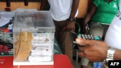Un bureau de vote à Malabo, 24 avril 2016.